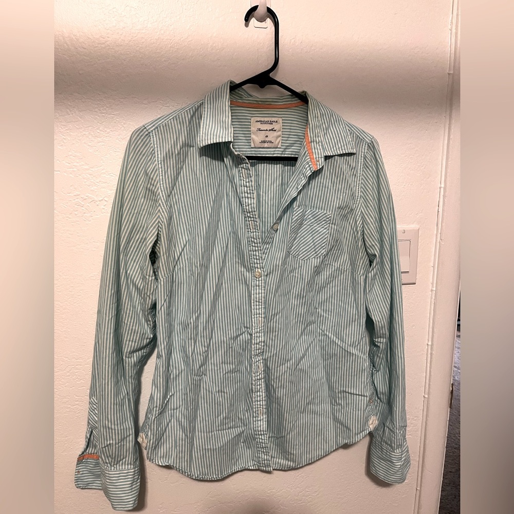 American Eagle women’s button up shirt